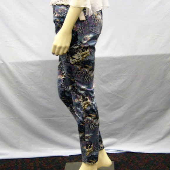 **SOLD**Simply Vera by Vera Wang Pattern Jeans - Picture 6 of 7